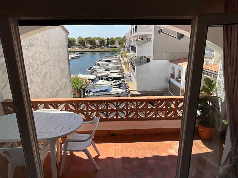 Lindo Apartamento Con Vistas Al Puerto Mistral Empuriabrava Exterior photo